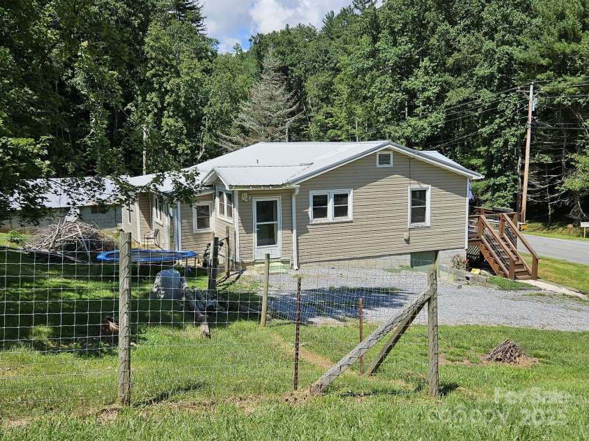 11267 Rush Fork Road, Clyde, NC 28721.  MLS# CAR4292382, YatesRealty ID 8416. 