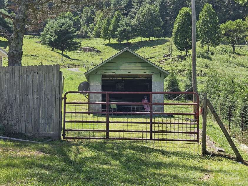 11267 Rush Fork Road, Clyde, NC 28721.  MLS# CAR4292382, YatesRealty ID 8416. 