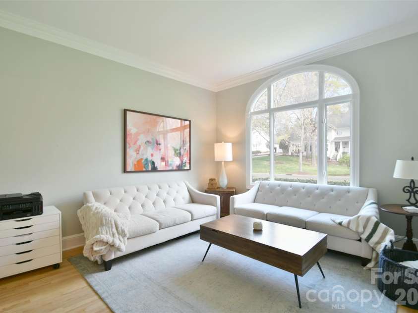 1320 Hudson Place, Davidson, NC 28036.  MLS# CAR4360257, YatesRealty ID 8419. Beautiful Living Room with arched window and crown molding