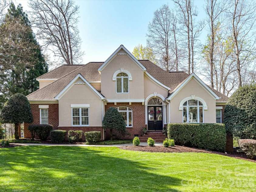 1320 Hudson Place, Davidson, NC 28036.  MLS# CAR4360257, YatesRealty ID 8419. Beautiful setting on a large lot with well-maintained landscaping