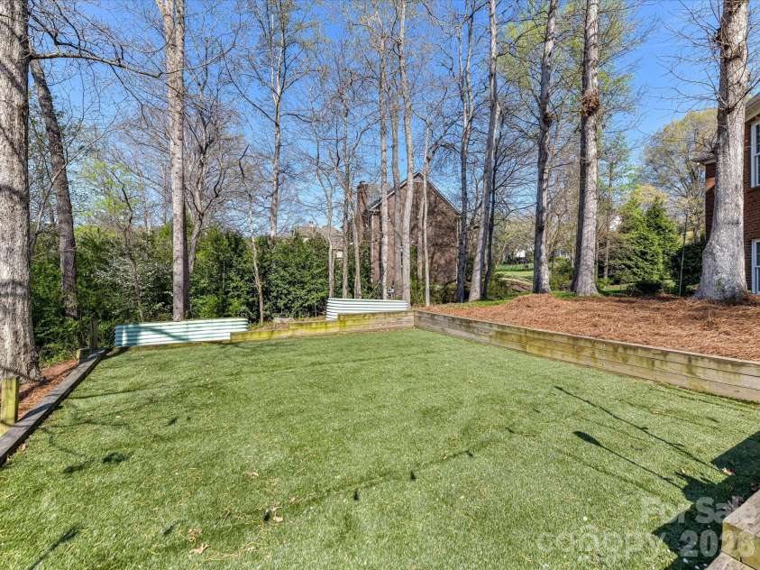 1320 Hudson Place, Davidson, NC 28036.  MLS# CAR4360257, YatesRealty ID 8419. Large, flat area in the backyard
