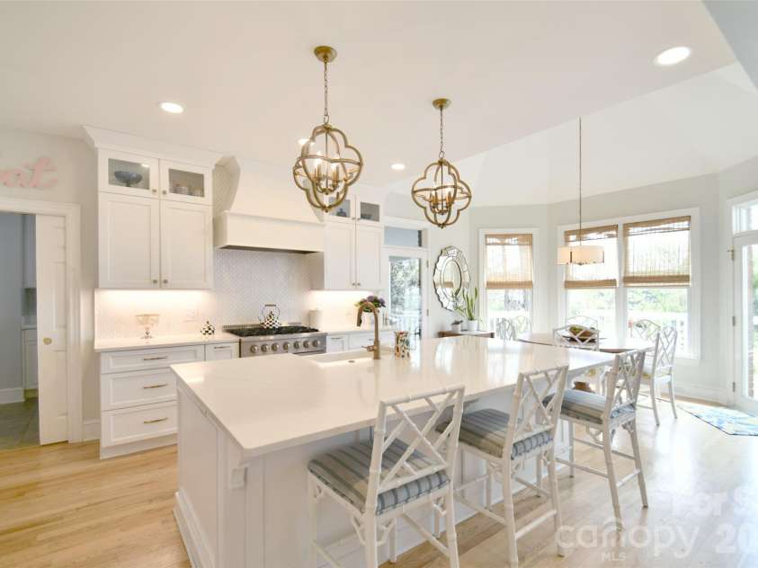 1320 Hudson Place, Davidson, NC 28036.  MLS# CAR4360257, YatesRealty ID 8419. Large island with additional bar seating