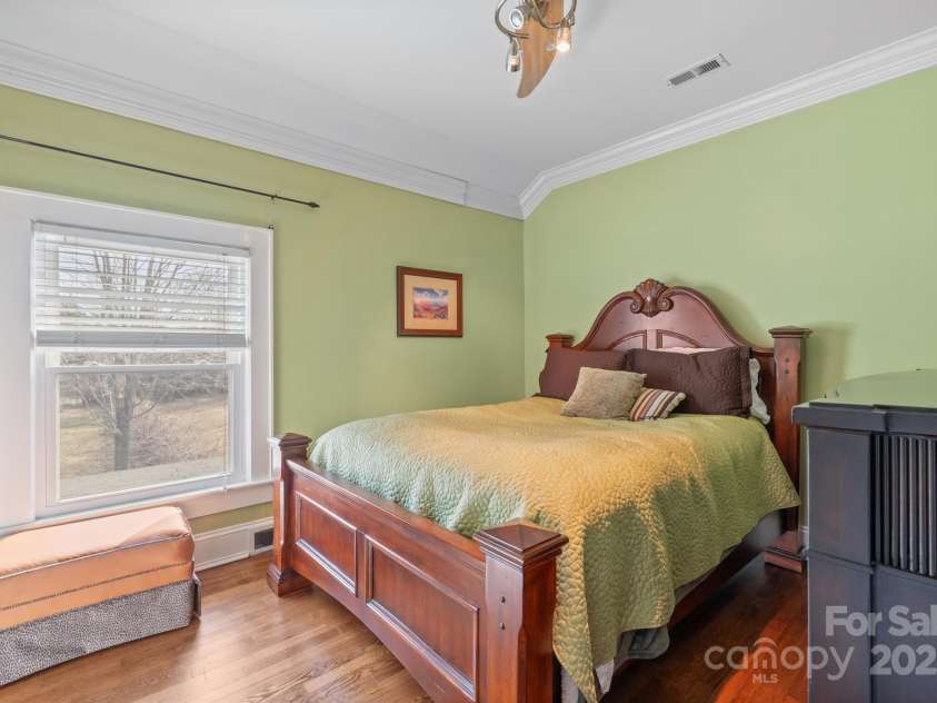 1740 12th Street Drive, Hickory, NC 28601.  MLS# CAR4228543, YatesRealty ID 8420. 