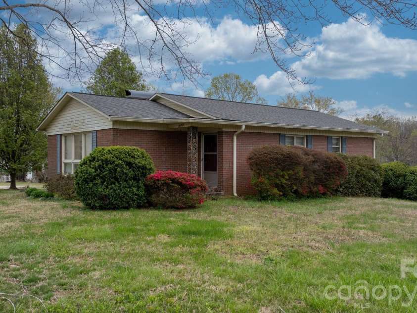 200 Hayes Avenue, Hudson, NC 28638.  MLS# CAR4364368, YatesRealty ID 8421. 
