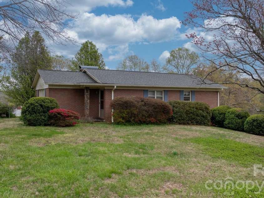200 Hayes Avenue, Hudson, NC 28638.  MLS# CAR4364368, YatesRealty ID 8421. 