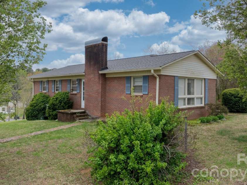 200 Hayes Avenue, Hudson, NC 28638.  MLS# CAR4364368, YatesRealty ID 8421. 