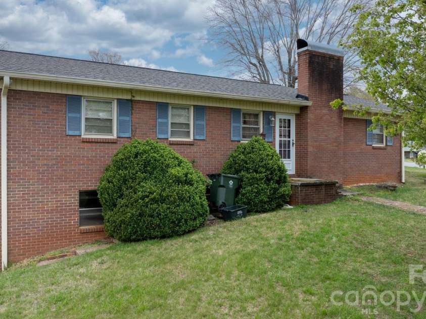 200 Hayes Avenue, Hudson, NC 28638.  MLS# CAR4364368, YatesRealty ID 8421. 