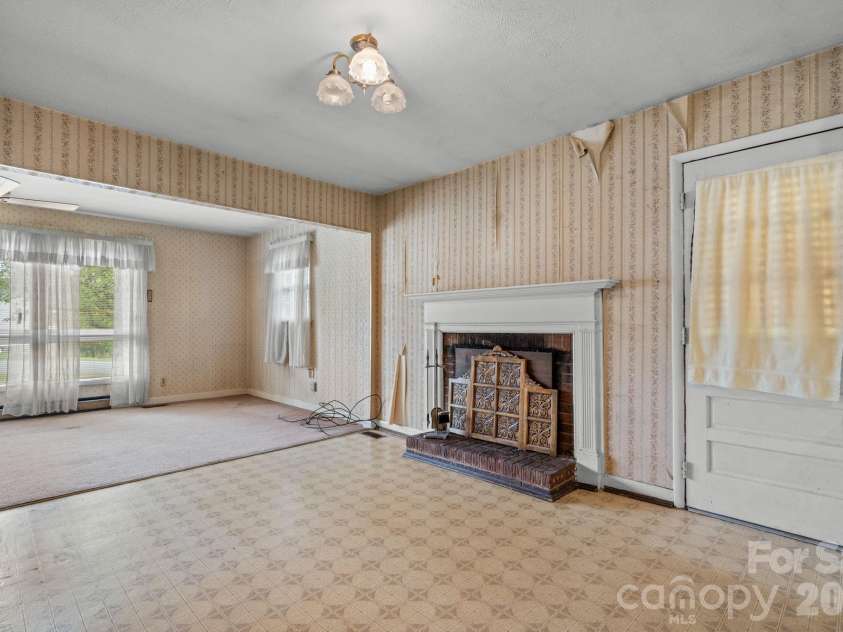 200 Hayes Avenue, Hudson, NC 28638.  MLS# CAR4364368, YatesRealty ID 8421. 