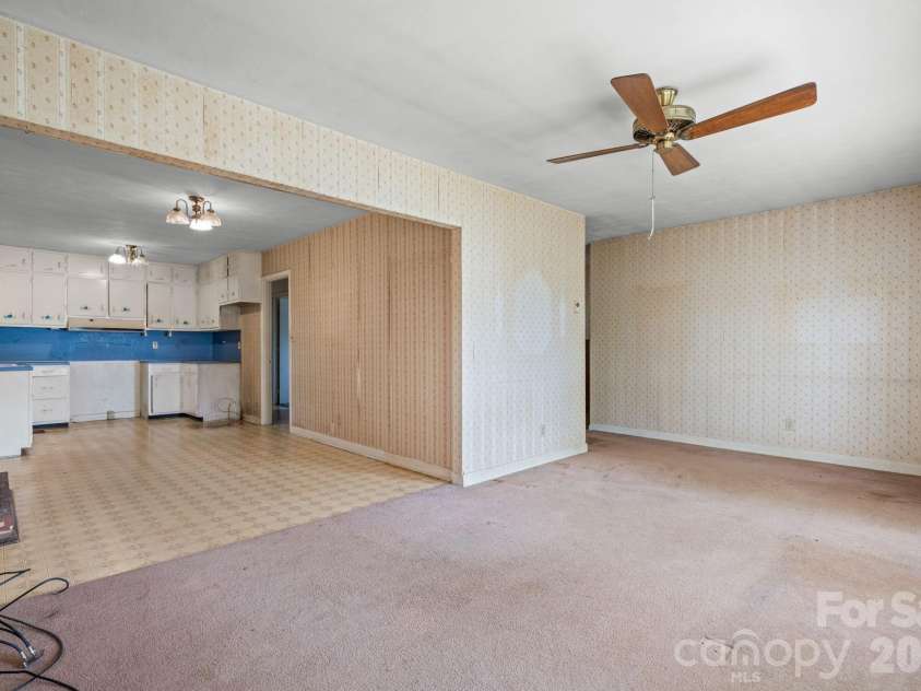 200 Hayes Avenue, Hudson, NC 28638.  MLS# CAR4364368, YatesRealty ID 8421. 