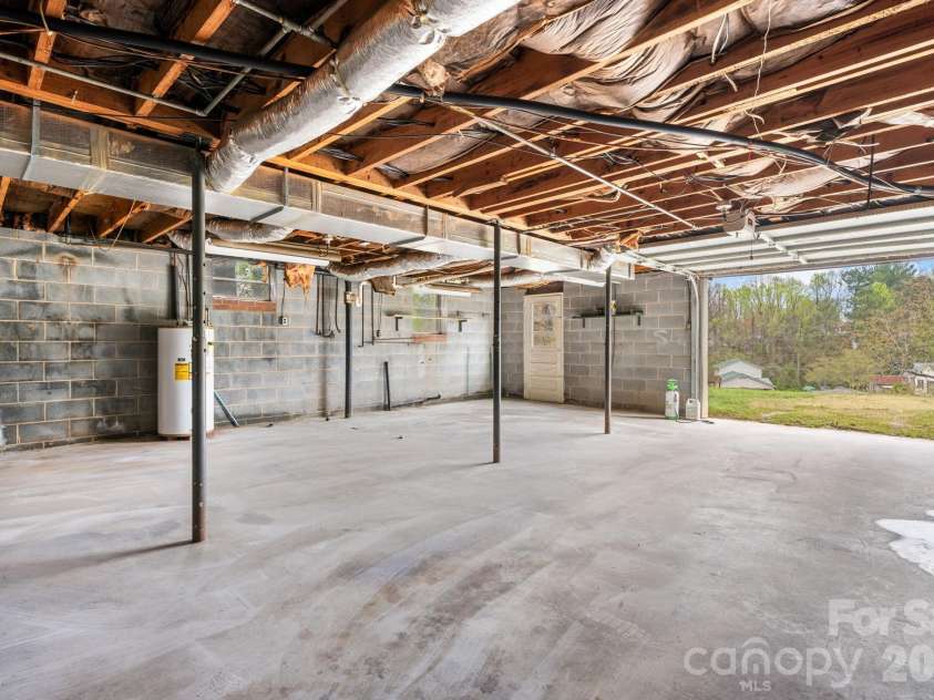 200 Hayes Avenue, Hudson, NC 28638.  MLS# CAR4364368, YatesRealty ID 8421. 