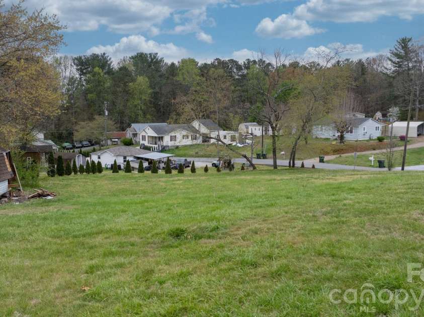 200 Hayes Avenue, Hudson, NC 28638.  MLS# CAR4364368, YatesRealty ID 8421. 