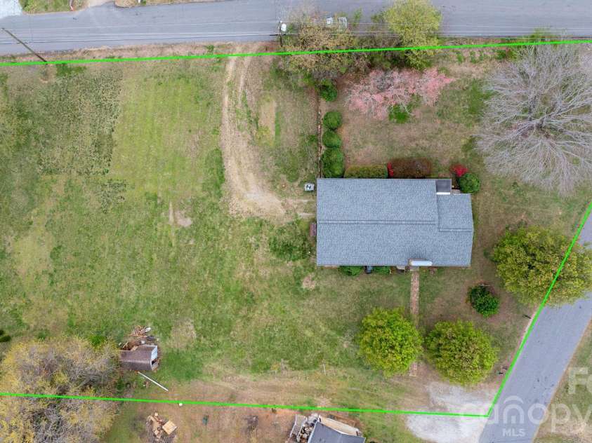 200 Hayes Avenue, Hudson, NC 28638.  MLS# CAR4364368, YatesRealty ID 8421. 
