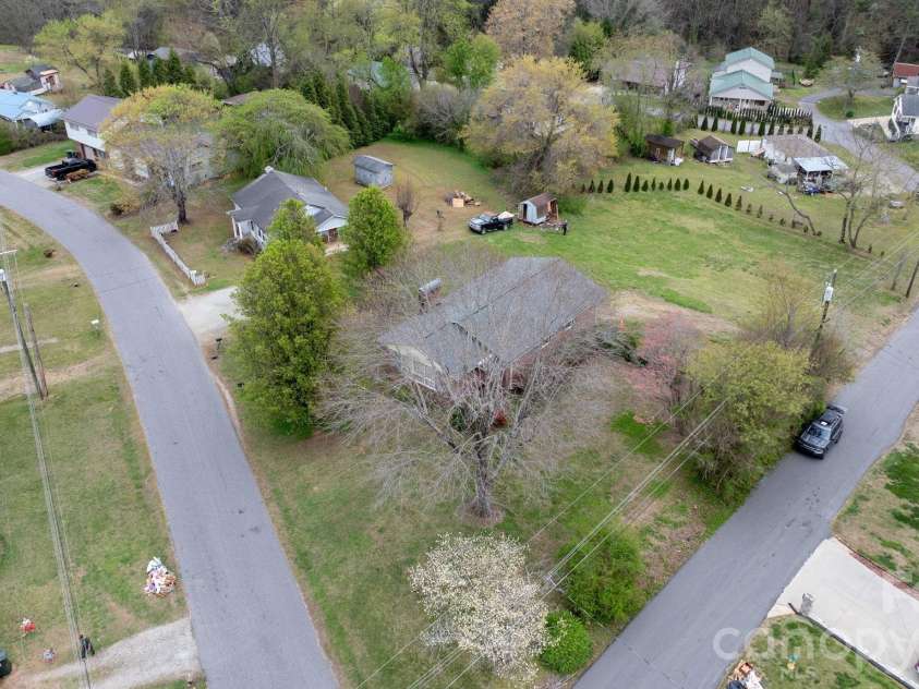200 Hayes Avenue, Hudson, NC 28638.  MLS# CAR4364368, YatesRealty ID 8421. 