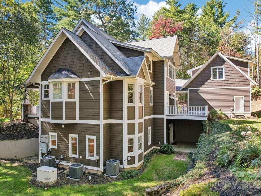 395 Daylily Drive, Hendersonville, NC 28739.  MLS# CAR4192484, YatesRealty ID 8424. 