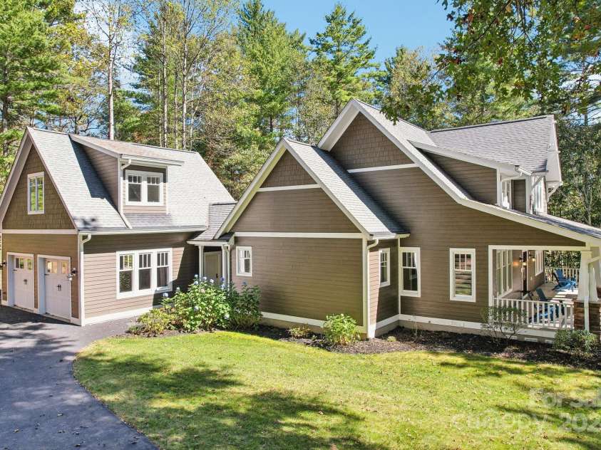 395 Daylily Drive, Hendersonville, NC 28739.  MLS# CAR4192484, YatesRealty ID 8424. 