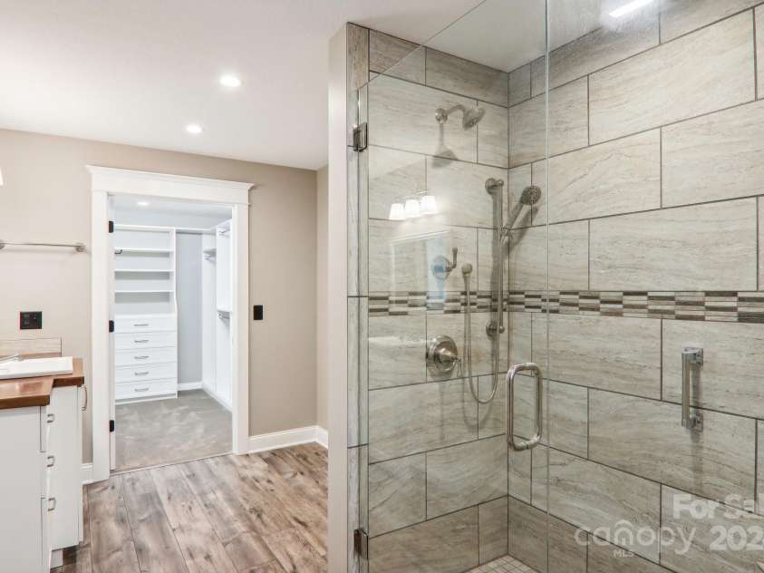 395 Daylily Drive, Hendersonville, NC 28739.  MLS# CAR4192484, YatesRealty ID 8424. BASEMENT BATH