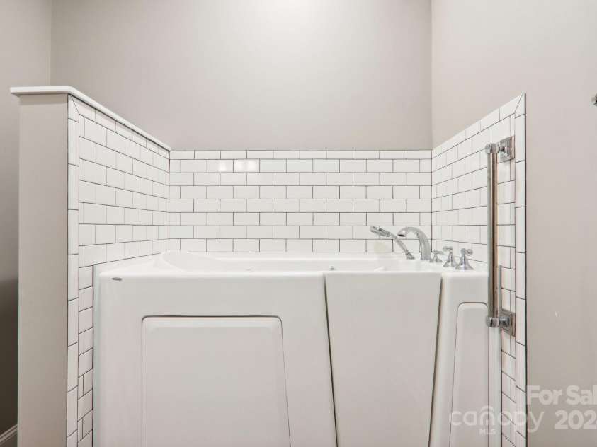 395 Daylily Drive, Hendersonville, NC 28739.  MLS# CAR4192484, YatesRealty ID 8424. BASEMENT BATH