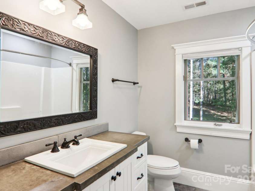 395 Daylily Drive, Hendersonville, NC 28739.  MLS# CAR4192484, YatesRealty ID 8424. UPSTAIRS BATH