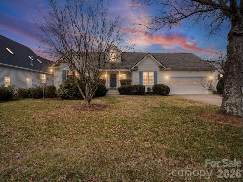 127 Kingfisher Lane, Mills River, NC 28759.  MLS# CAR4335349, YatesRealty ID 8425. 