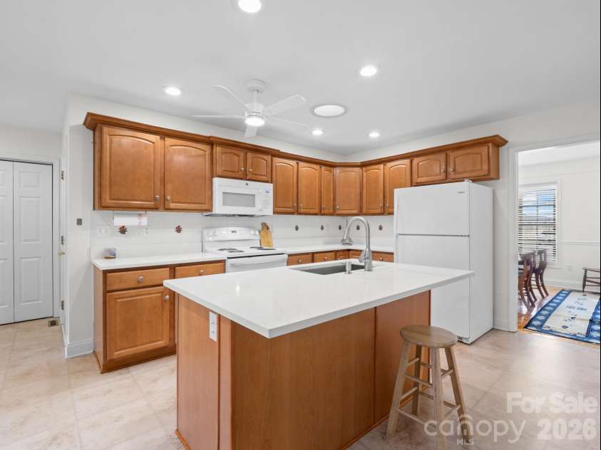 127 Kingfisher Lane, Mills River, NC 28759.  MLS# CAR4335349, YatesRealty ID 8425. 
