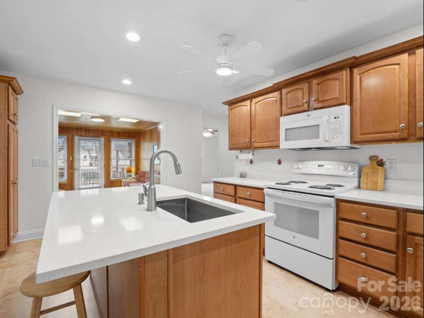 127 Kingfisher Lane, Mills River, NC 28759.  MLS# CAR4335349, YatesRealty ID 8425. 