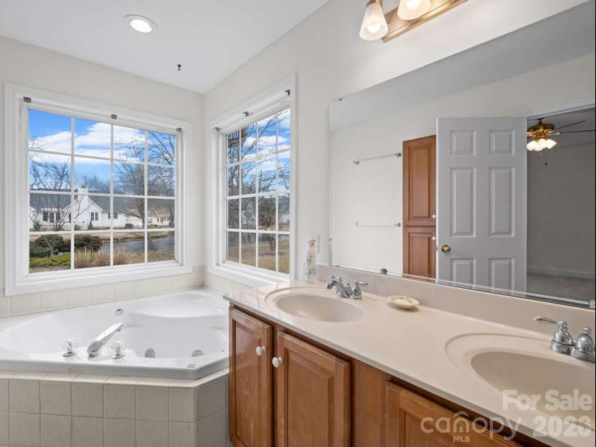 127 Kingfisher Lane, Mills River, NC 28759.  MLS# CAR4335349, YatesRealty ID 8425. 