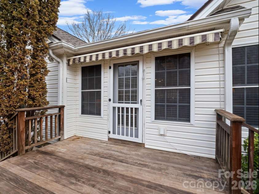 127 Kingfisher Lane, Mills River, NC 28759.  MLS# CAR4335349, YatesRealty ID 8425. 