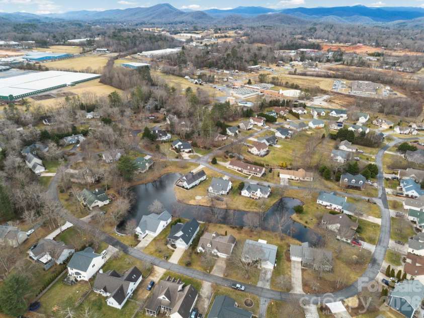 127 Kingfisher Lane, Mills River, NC 28759.  MLS# CAR4335349, YatesRealty ID 8425. 