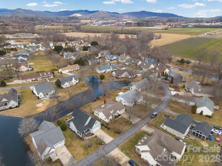 127 Kingfisher Lane, Mills River, NC 28759.  MLS# CAR4335349, YatesRealty ID 8425. 
