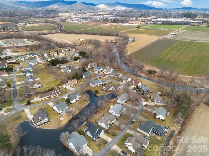 127 Kingfisher Lane, Mills River, NC 28759.  MLS# CAR4335349, YatesRealty ID 8425. 