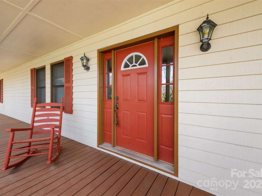 376 Deerfield Forest Parkway, Boone, NC 28607.  MLS# CAR4242808, YatesRealty ID 8425. 