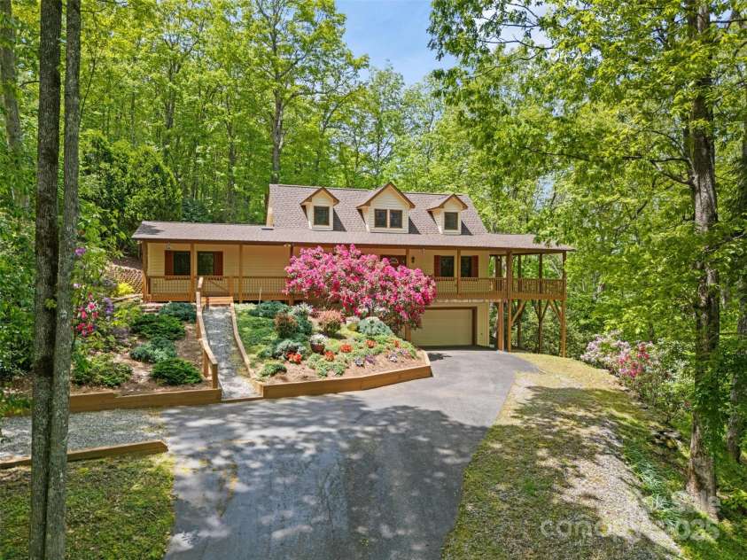 376 Deerfield Forest Parkway, Boone, NC 28607.  MLS# CAR4242808, YatesRealty ID 8425. 