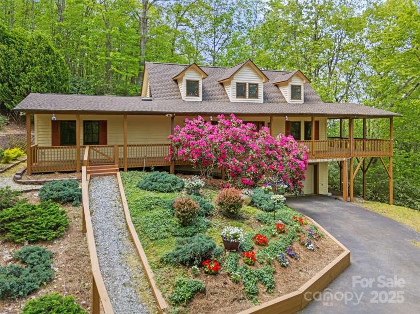 376 Deerfield Forest Parkway, Boone, NC 28607.  MLS# CAR4242808, YatesRealty ID 8425. 