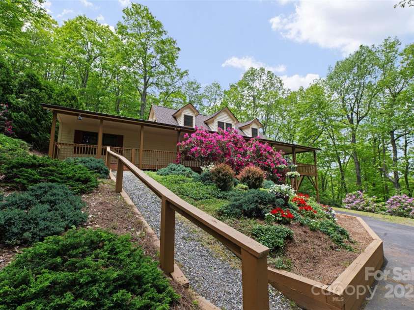 376 Deerfield Forest Parkway, Boone, NC 28607.  MLS# CAR4242808, YatesRealty ID 8425. 