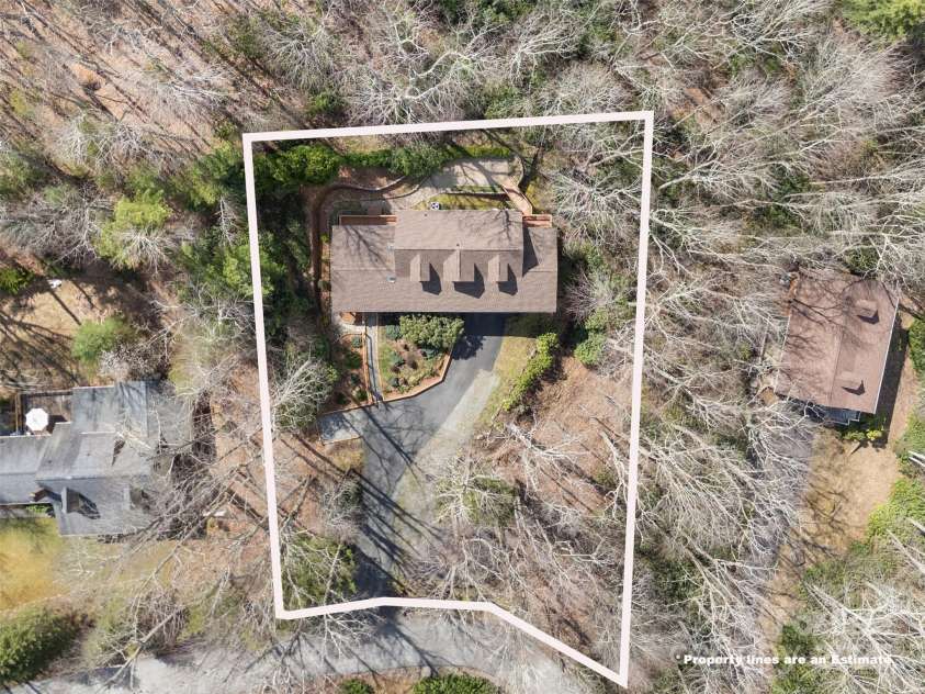 376 Deerfield Forest Parkway, Boone, NC 28607.  MLS# CAR4242808, YatesRealty ID 8425. 