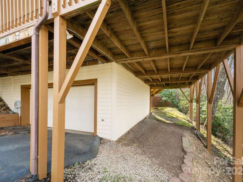 376 Deerfield Forest Parkway, Boone, NC 28607.  MLS# CAR4242808, YatesRealty ID 8425. Extra storage space ideal for bicycles or kayaks