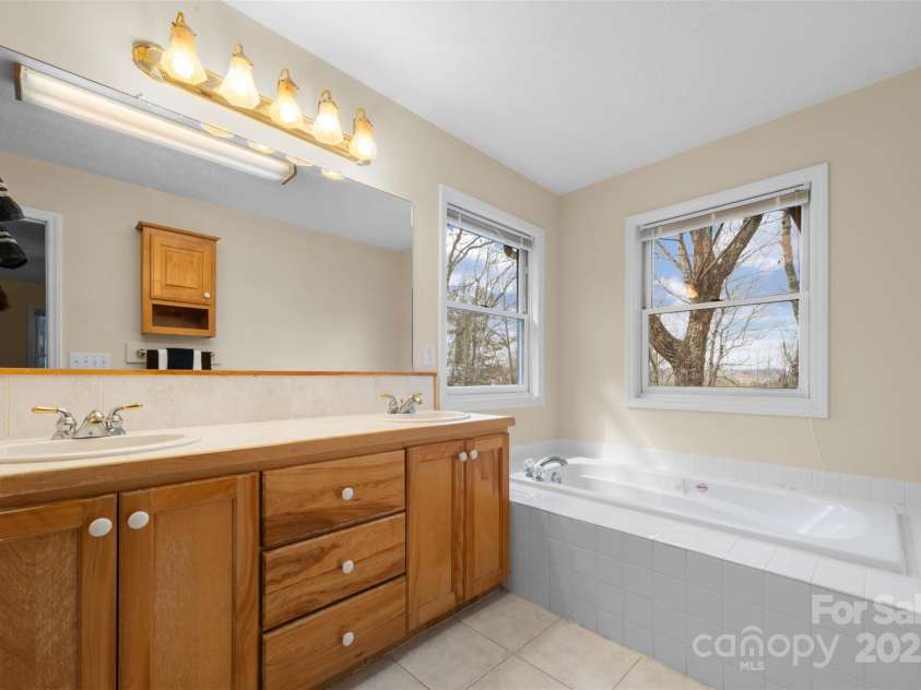 376 Deerfield Forest Parkway, Boone, NC 28607.  MLS# CAR4242808, YatesRealty ID 8425. Primary bathroom with jetted tub and double vanity