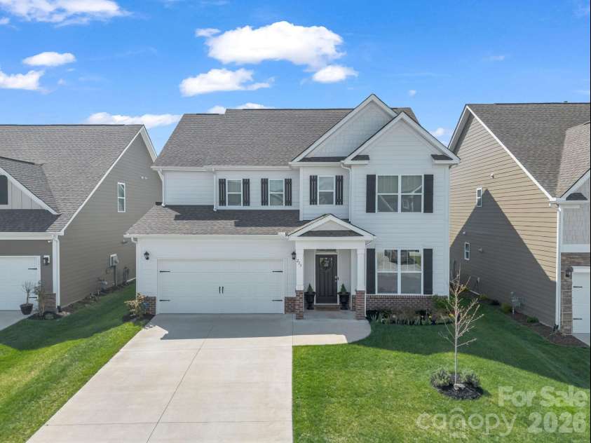 255 Fox Cove Road, Hendersonville, NC 28792.  MLS# CAR4364632, YatesRealty ID 8427. 