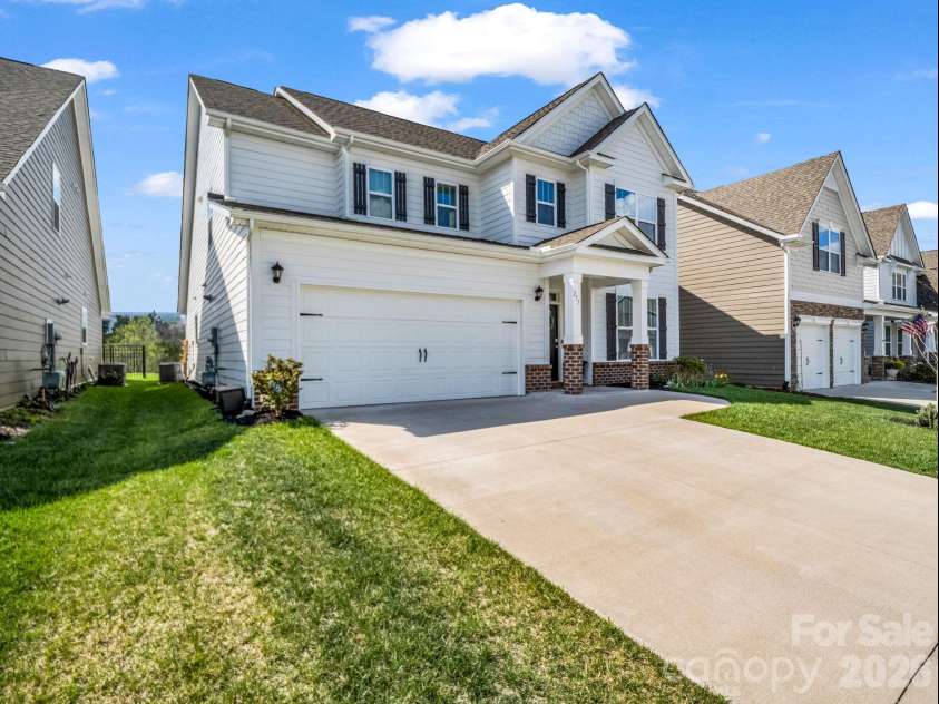 255 Fox Cove Road, Hendersonville, NC 28792.  MLS# CAR4364632, YatesRealty ID 8427. 