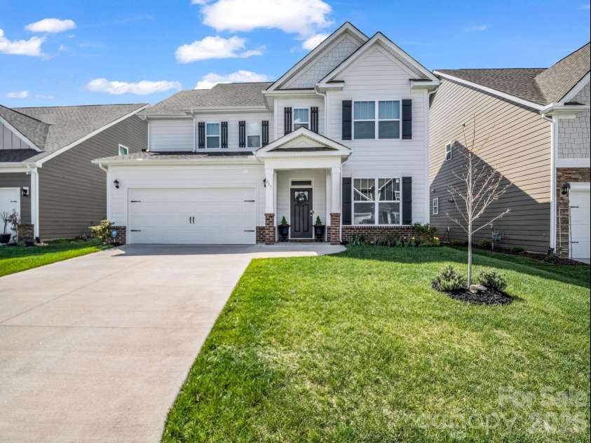 255 Fox Cove Road, Hendersonville, NC 28792.  MLS# CAR4364632, YatesRealty ID 8427. 