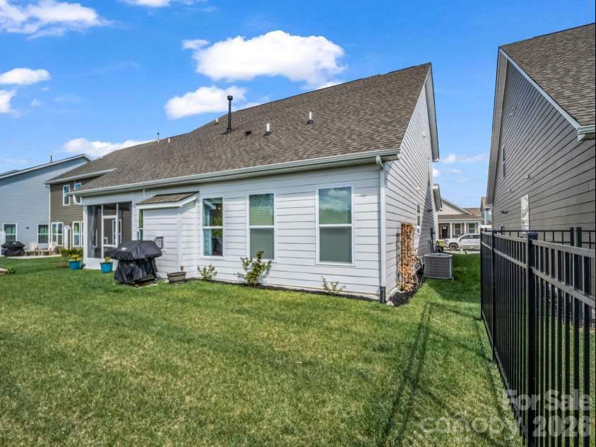 255 Fox Cove Road, Hendersonville, NC 28792.  MLS# CAR4364632, YatesRealty ID 8427. 