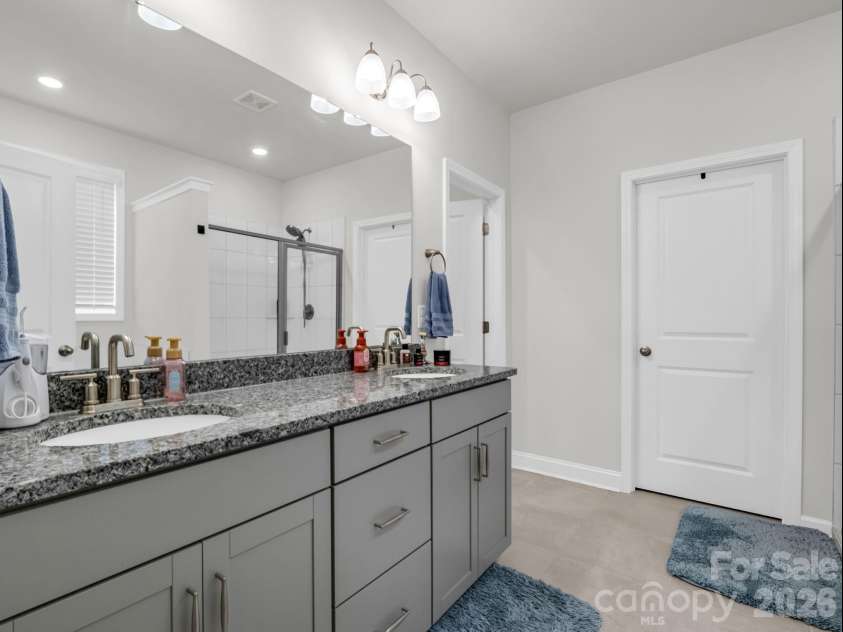 255 Fox Cove Road, Hendersonville, NC 28792.  MLS# CAR4364632, YatesRealty ID 8427. 