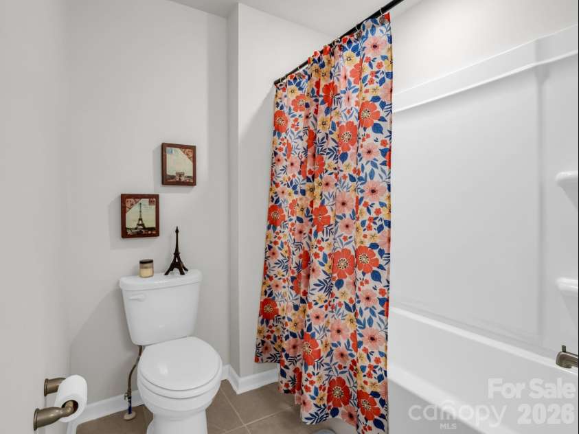 255 Fox Cove Road, Hendersonville, NC 28792.  MLS# CAR4364632, YatesRealty ID 8427. 
