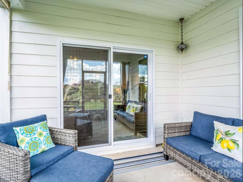 255 Fox Cove Road, Hendersonville, NC 28792.  MLS# CAR4364632, YatesRealty ID 8427. 