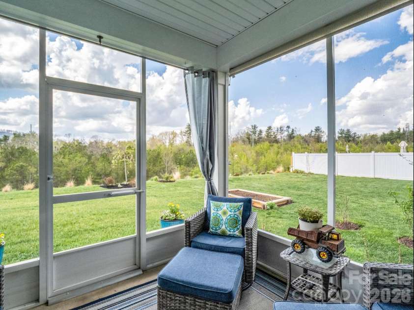 255 Fox Cove Road, Hendersonville, NC 28792.  MLS# CAR4364632, YatesRealty ID 8427. 