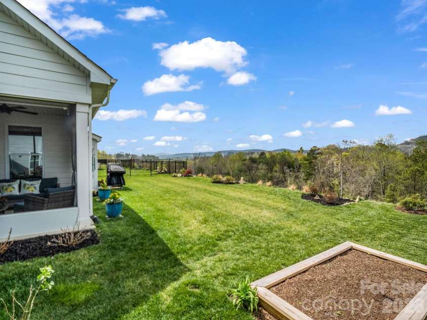 255 Fox Cove Road, Hendersonville, NC 28792.  MLS# CAR4364632, YatesRealty ID 8427. 
