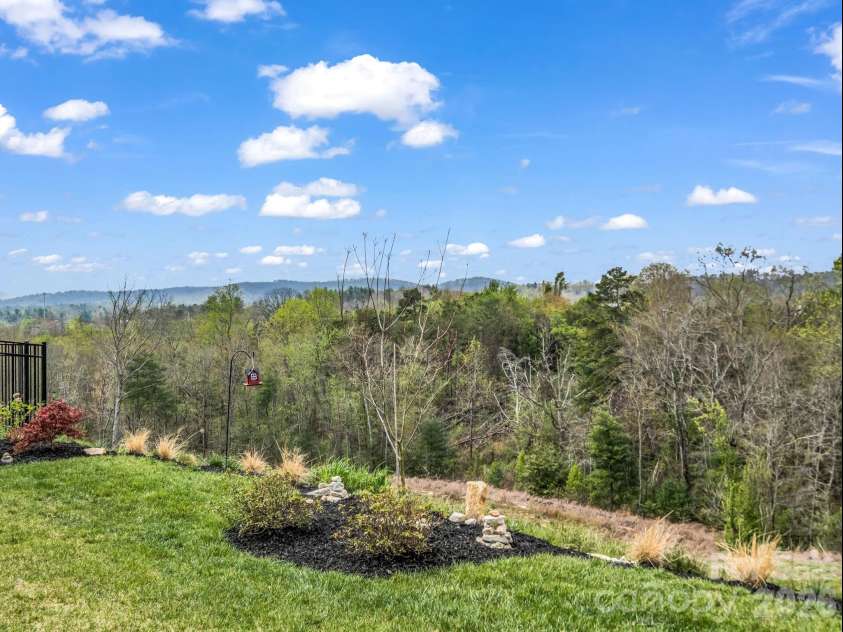 255 Fox Cove Road, Hendersonville, NC 28792.  MLS# CAR4364632, YatesRealty ID 8427. 