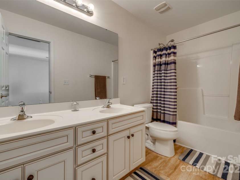 3040 Sunshower Heights, York, SC 29745.  MLS# CAR4245559, YatesRealty ID 8427. 2nd Full Bath