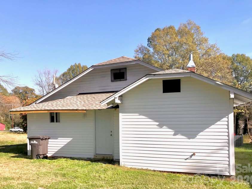1012 4th Street, Statesville, NC 28677.  MLS# CAR4358718, YatesRealty ID 8428. 