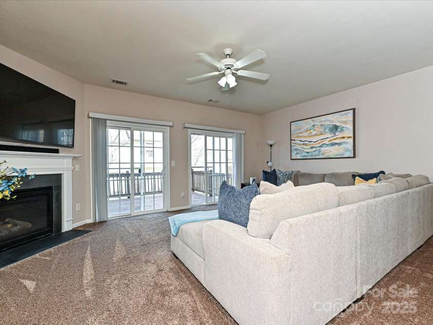 14121 Winford Lane, Charlotte, NC 28262.  MLS# CAR4195497, YatesRealty ID 8428. Great Room